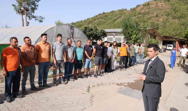 Başkan Ünlü personelle bayramlaştı
