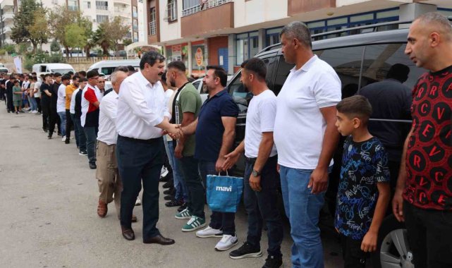 Başkan Yıldız, vatandaşlarla bayramlaştı, kurban kesim yerlerini ziyaret etti