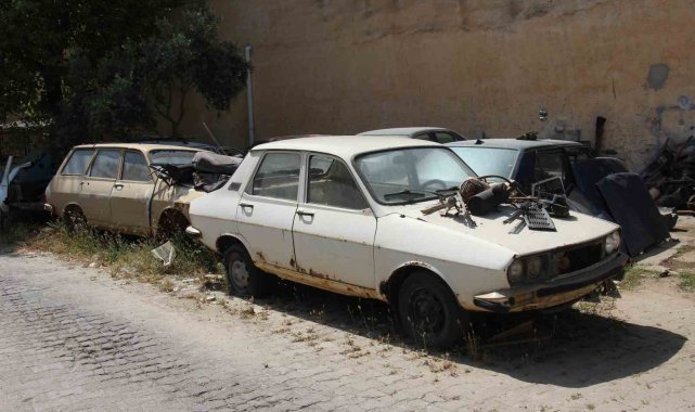 Bir zamanın efsane araçları hurdalıkta hayat buluyor