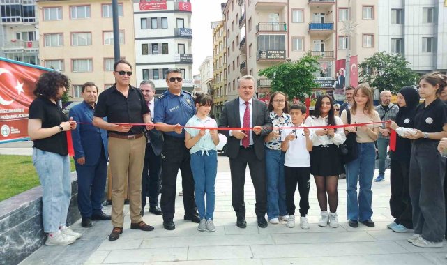 Bozüyük'te "Çocukların Gözünden Hayat" temalı karma resim sergisi açıldı