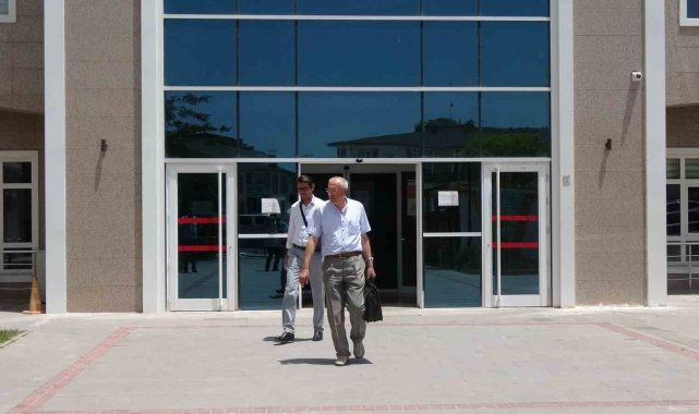 Burdur'da yaşlı adamı öldürüp karısını yaralayan zanlının yargılandığı davada karar çıkmadı