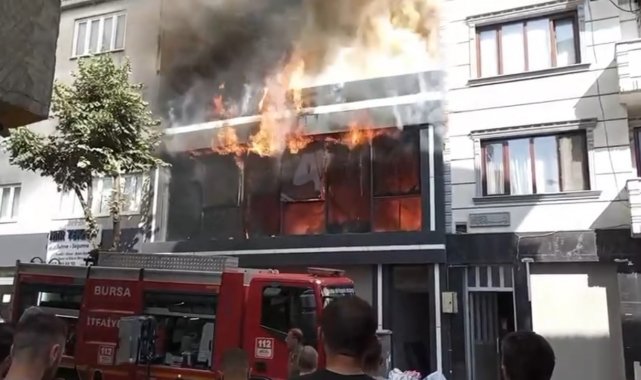 Bursa'da işyeri alev alev yandı