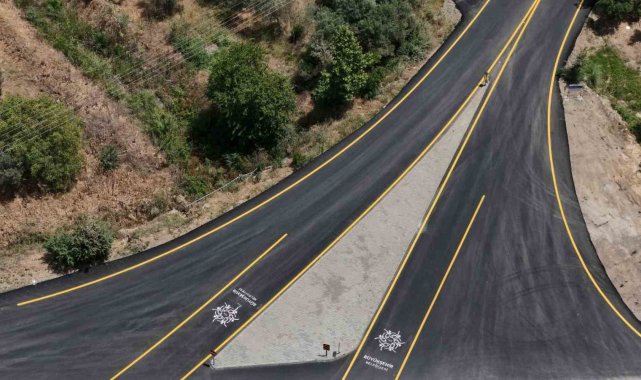 Büyükşehir Karacasu Yenice Mahallesi'nin yollarını yeniledi