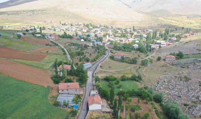 Büyükşehir'den Develi'nin kırsal yollarına 900 tonluk sıcak asfalt çalışması
