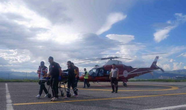 Çaşır toplarken kayalıklardan düşen kadın ambulans helikopterle hastaneye sevk edildi