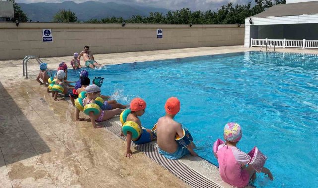 Çocuklar hem öğreniyor hem eğleniyor
