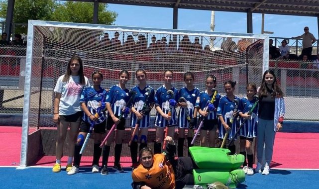 Cumhuriyet Ortaokulu, küçük kızlar hokey Türkiye şampiyonası finalinde