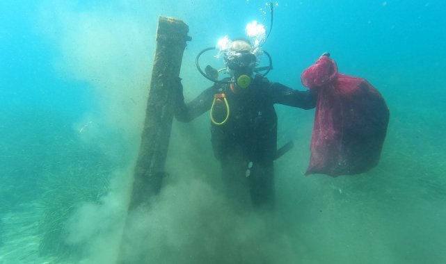 Deniz dibi temizliği Turgutreis'te yapıldı