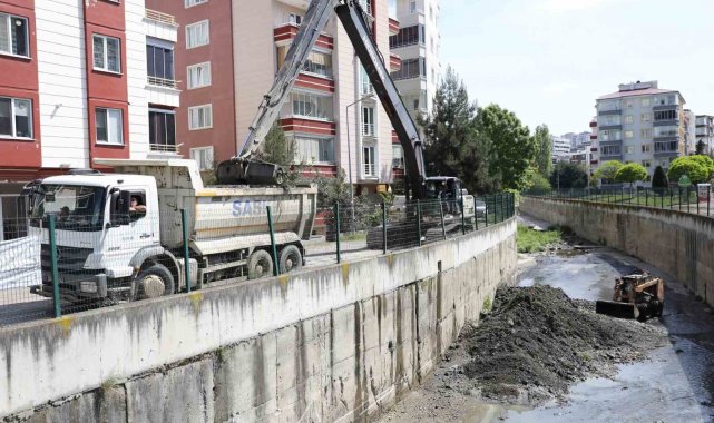 Dere yatakları iş makineleri ile temizlendi