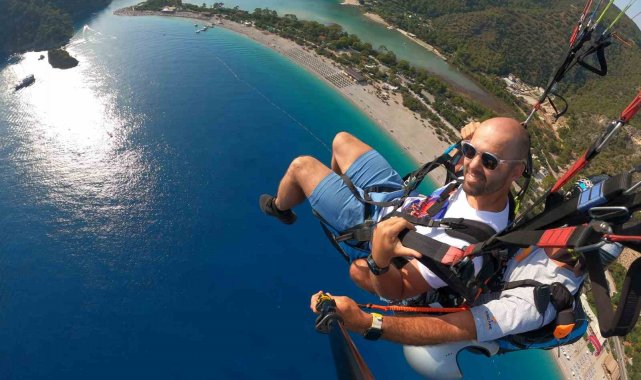 Dünyaca ünlü dalgıç Molchanov, Ölüdeniz'de yamaç paraşütü yaptı