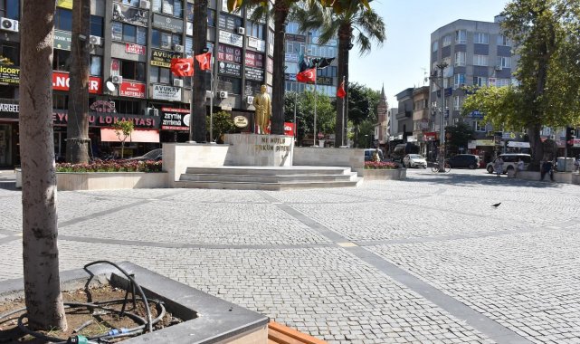 Edremit Cumhuriyet Meydanı yenilendi