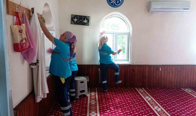 Efeler'den camilerde temizlik çalışması