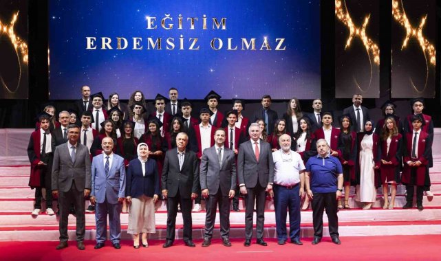 Erdem Koleji'nde mezuniyet coşkusu