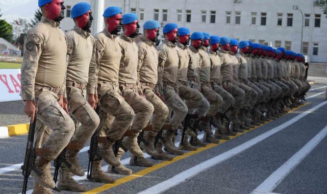 Erzincan'da jandarma komandolar gösterisiyle nefes kesti