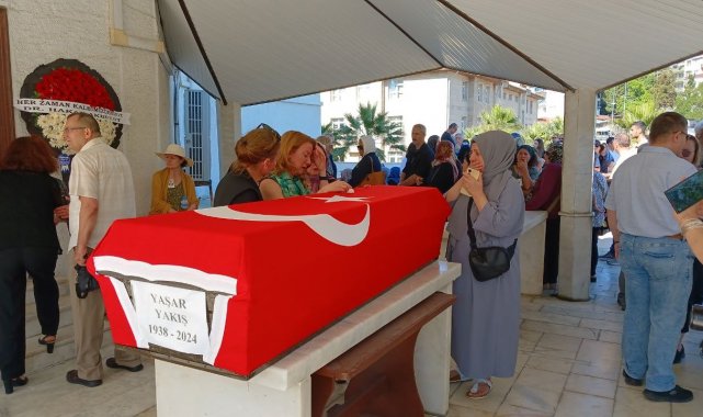 Eski Bakan Yaşar Yakış son yolculuğuna uğurlandı
