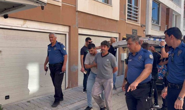 Evine gelen şahıslarla tartışan kadın kaçmaya çalışırken 2'nci kattan düştü