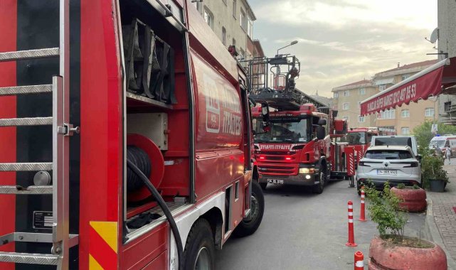 Eyüpsultan'da yangında can pazarı: Mahsur kalan 20 kişi tahliye edildi, 4 kişi dumandan etkilendi