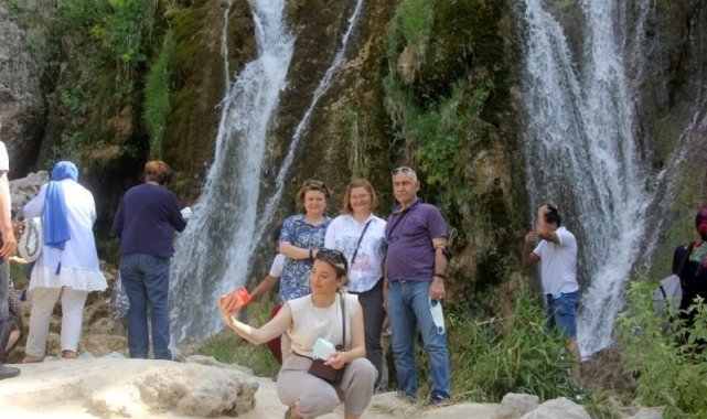 Girlevik Şelalesi bayramda da vatandaşların uğrak yeri oldu