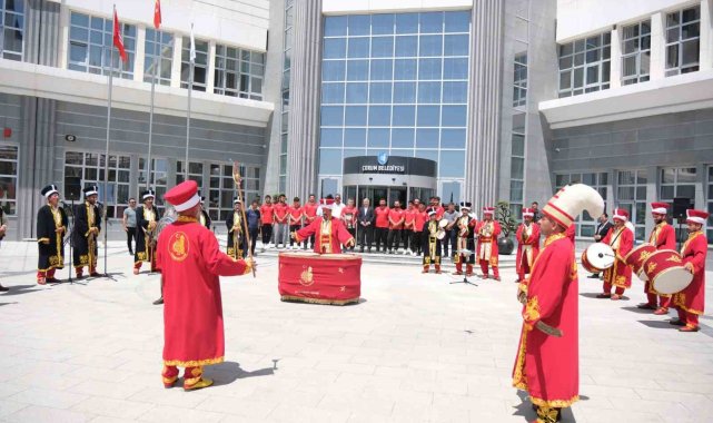 Güreşçilere mehterli karşılama