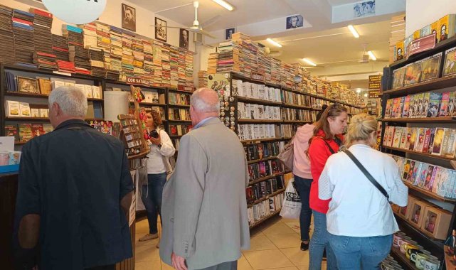 Havaların ısınıp turizm sezonun başlaması ve okulların kapanmasına yakın kitap satışları arttı