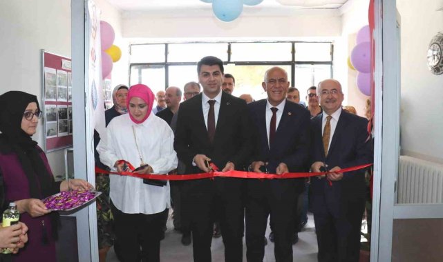 Hisarcık'ta karma yılsonu sergisi açıldı