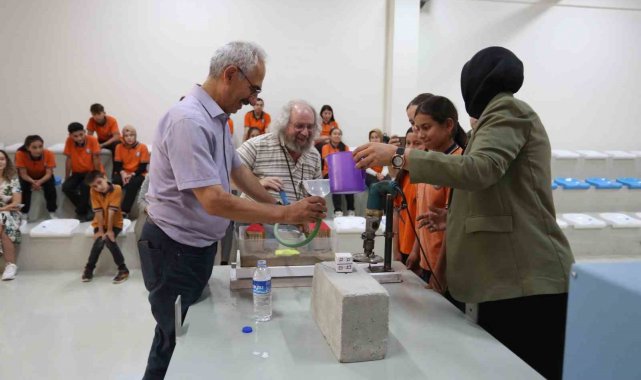 İlköğretim okulu öğrencilerine uygulamalı deprem eğitimi verildi