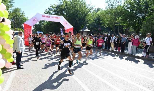 Isparta'da 120 sporcu Gül Koşusu'nda ter döktü