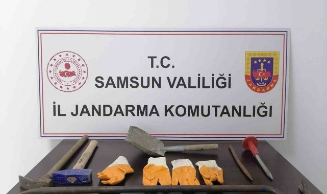 Jandarma ekipleri kaçak kazı yapan 2 kişiyi yakaladı
