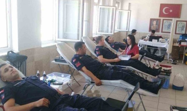 Jandarmadan Kızılay'a kan bağışı desteği