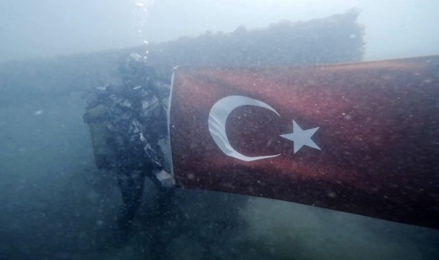 Jandarmanın 185'inci kuruluş yıl dönümünü gemi enkazına dalarak kutladılar
