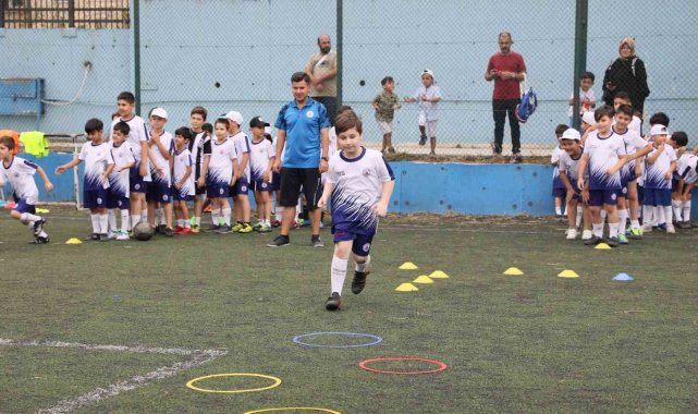 Kağıthane Belediyesi 22 farklı branşta öğrencilere eğitimler veriyor