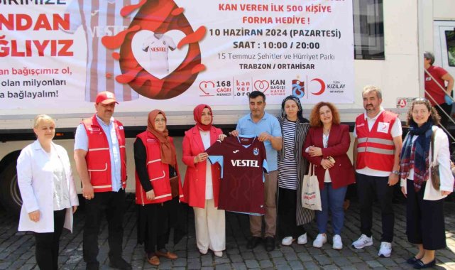 Kan verene Trabzonspor forması hediye