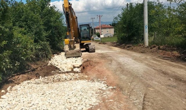 Karatepe'nin bozulan yolları yenileniyor