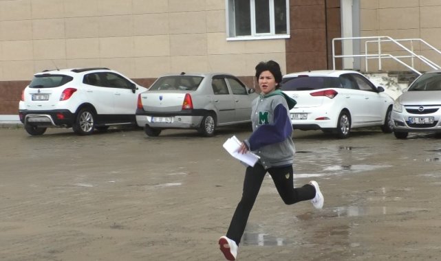Kars'ta 3 kişiyi sınava polis yetiştirdi