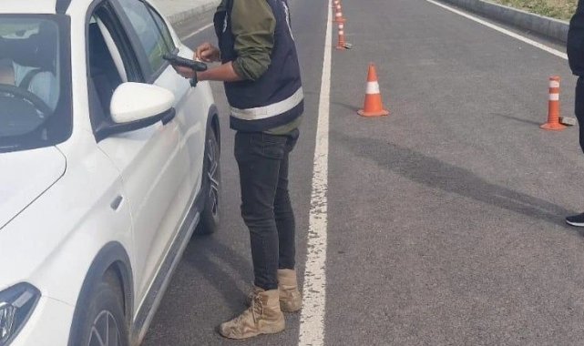 Kars'ta trafik uygulamaları sürüyor