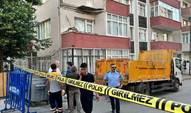 Kartal'da 5 katlı binanın balkonu çöktü: Bina boşaltıldı