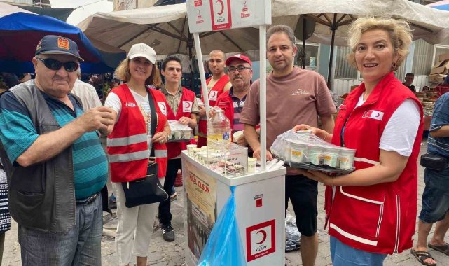 KIzılay'dan pazarcı esnafına limonata ayran ikramı