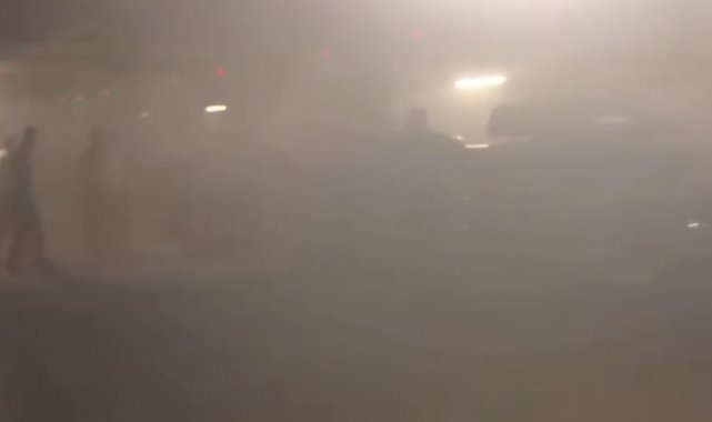 Korupark otoparkındaki araç alev alev yandı