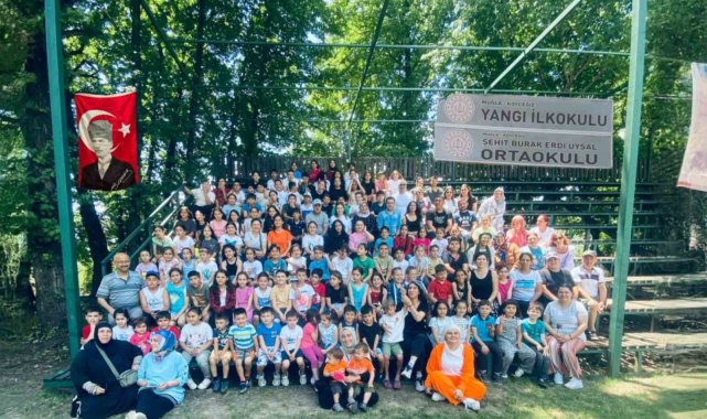 Köyceğiz'de öğrenciler piknikte yılın yorgunluğunu attı