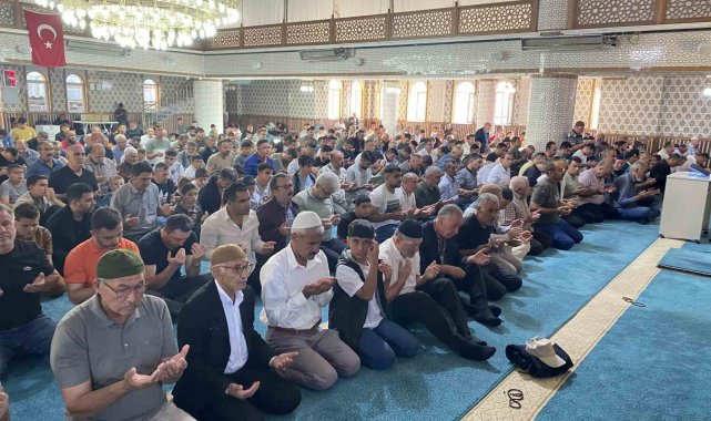 Kulu'da bayram namazı kılındı