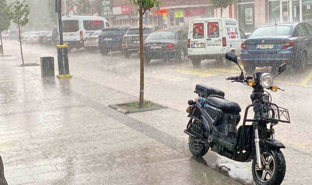Kulu'da sağanak yağış ve dolu etkili oldu