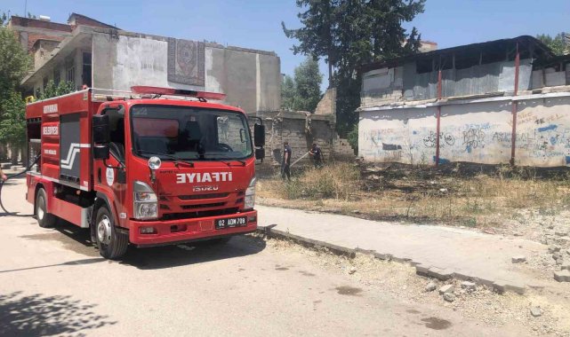 Kuru ot yangını korkuya neden oldu