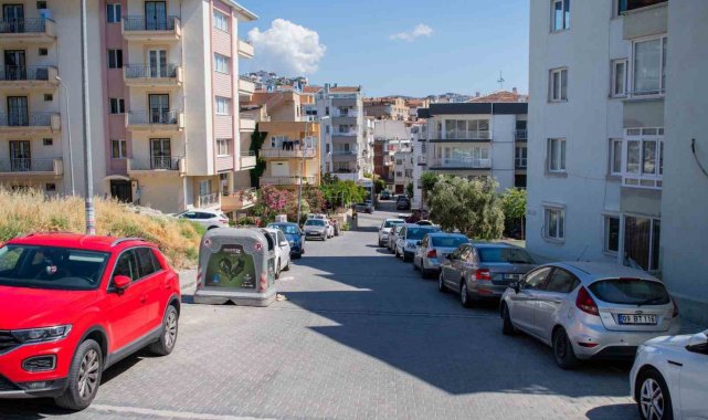 Kuşadası Belediyesi'nden kesintisiz yol mesaisi