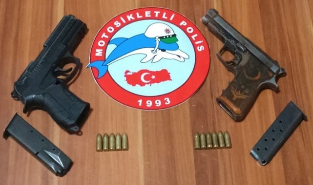 Lüleburgaz'da şüpheli şahsın üzerinden iki tabanca çıktı