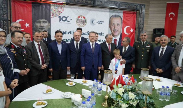 Manisa protokolü bayramlaştı