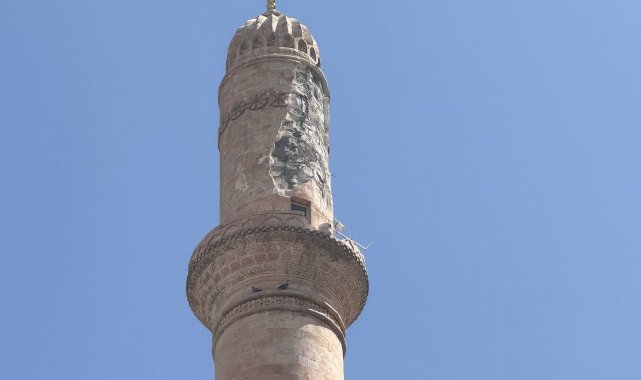 Mardin'de minareye yıldırım düştü