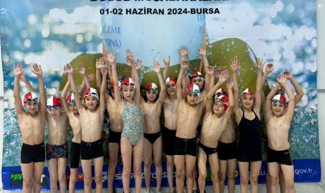 Minik yüzücüler Bursa'dan madalyalarla döndü
