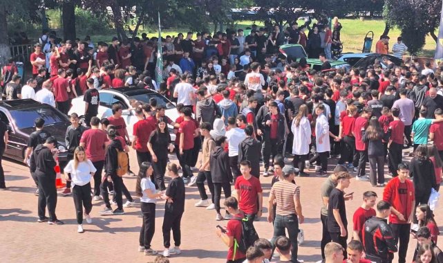 Öğrencilerin modifiye araç tutkusu okula sığmadı