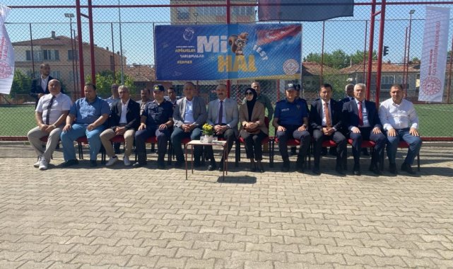 Öğrencilerin yapmış oldukları yarışmada dereceye girenlere hediye çeki verildi