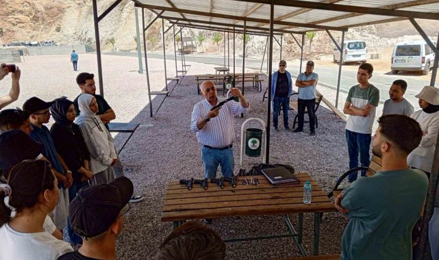 Oğuzeli MYO öğrencilerine atış eğitimi verildi
